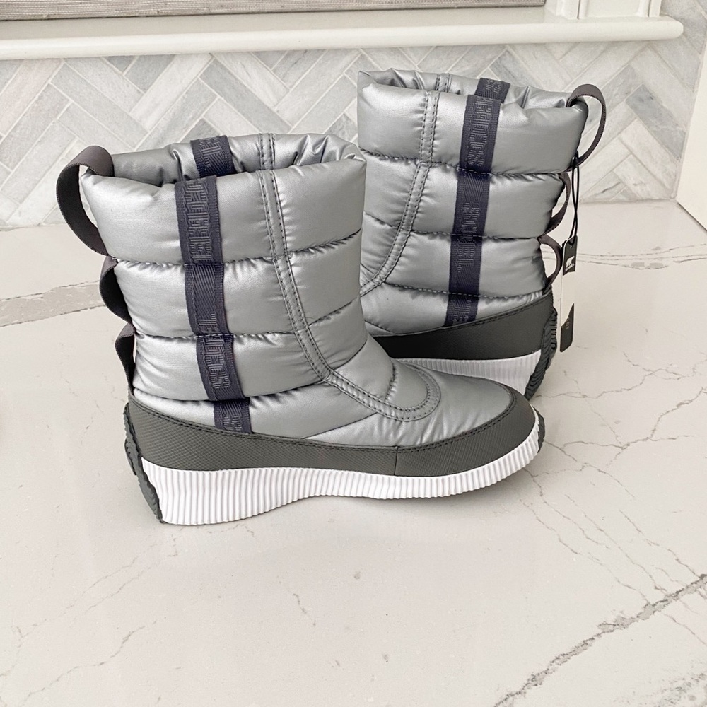 🎄☃ Sorel Out N About Puffy Boots, Size 7